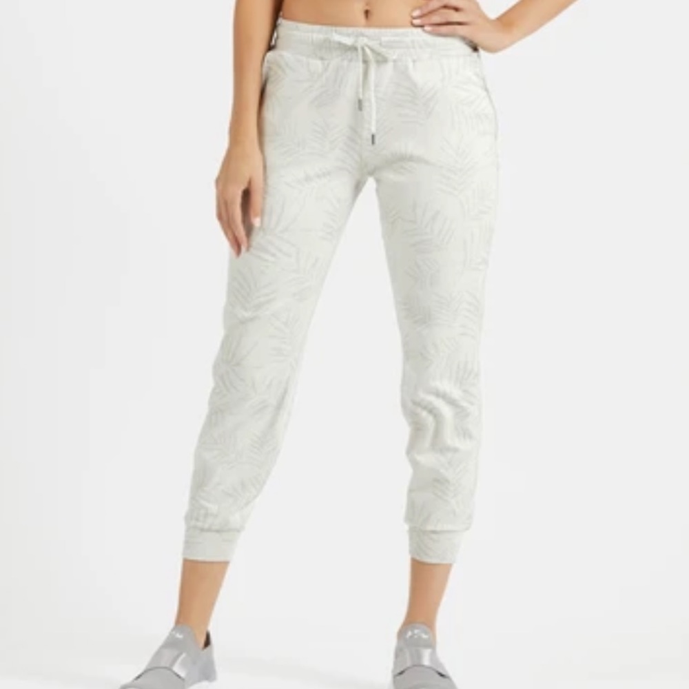 Vuori Performance Jogger - Palm Print - size Medium